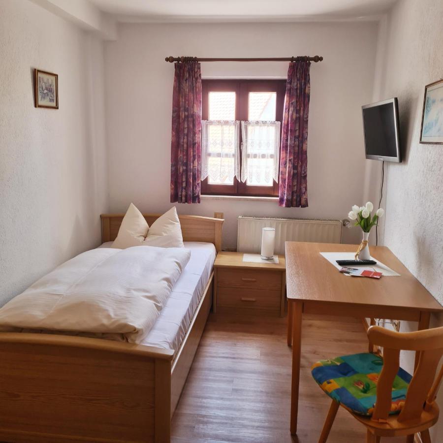 Gasthaus Schoellmann Feuchtwangen Esterno foto
